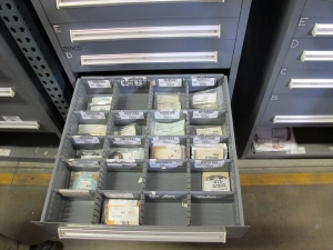 STANLEY VIDMAR HEAVY DUTY 5-DRAWER PARTS CABINET W/ CONTENTS (W-50) LOADING & HANDLING FEE $25-